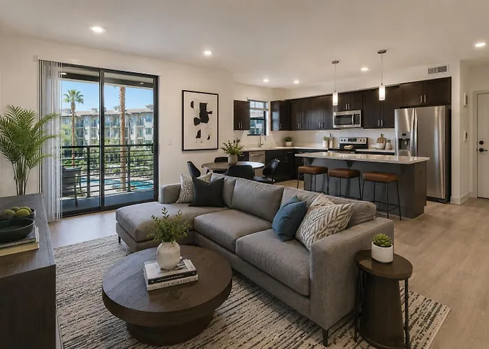 The Palm House Luxe 2br 2bath