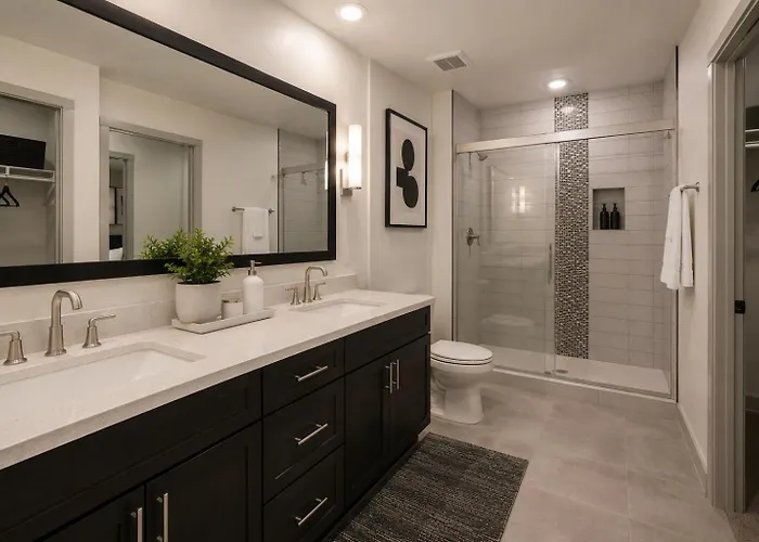 The Palm House Luxe 2br 2bath