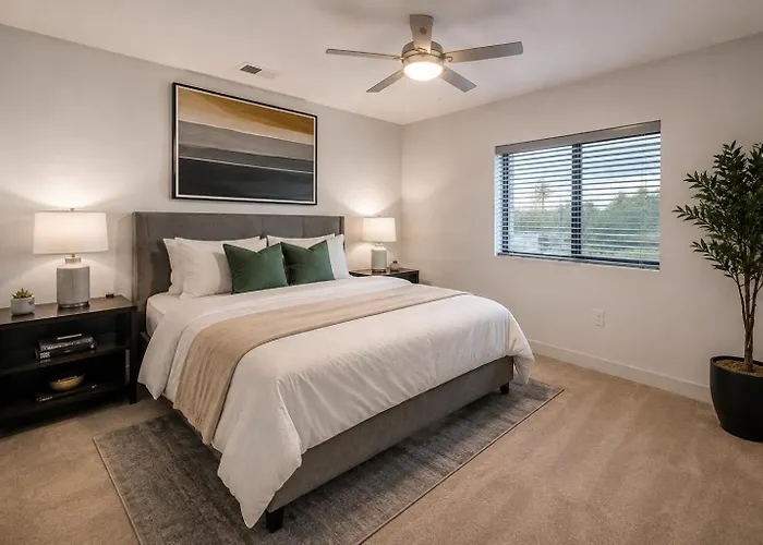 The Palm House Luxe 2br 2bath Scottsdale